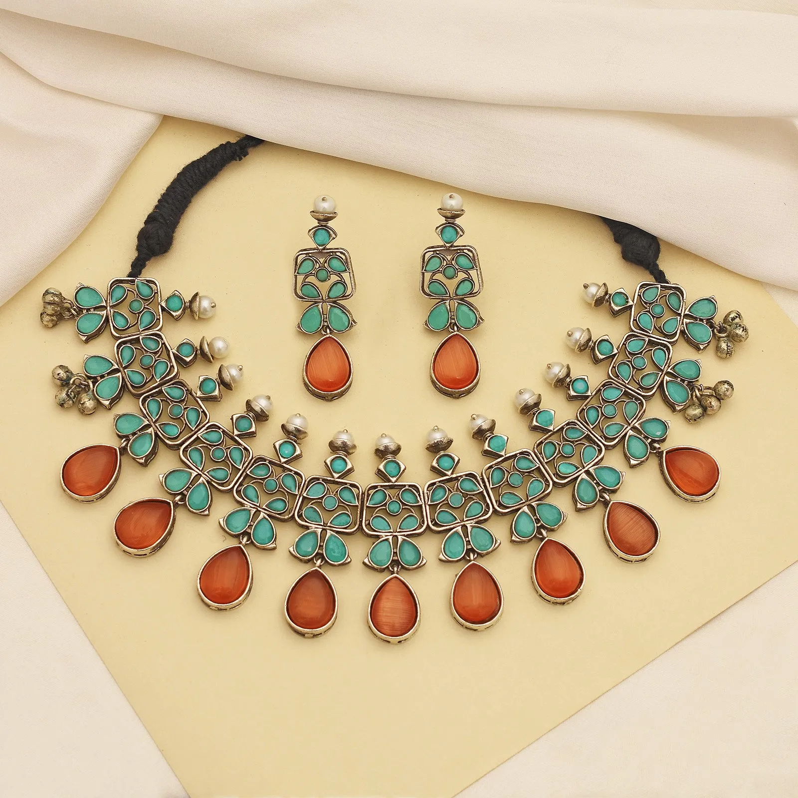 Amrapali Silver Look Alike Necklace Set