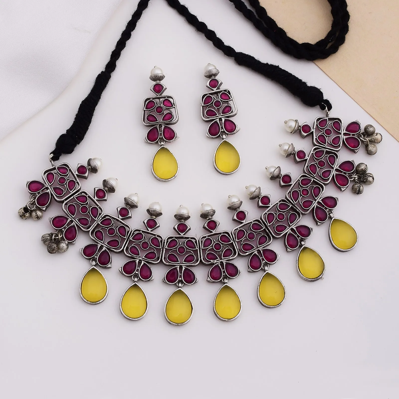 Amrapali Silver Look Alike Necklace Set